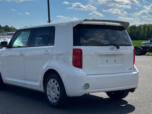 Used 2008 Scion xB FWD image 7