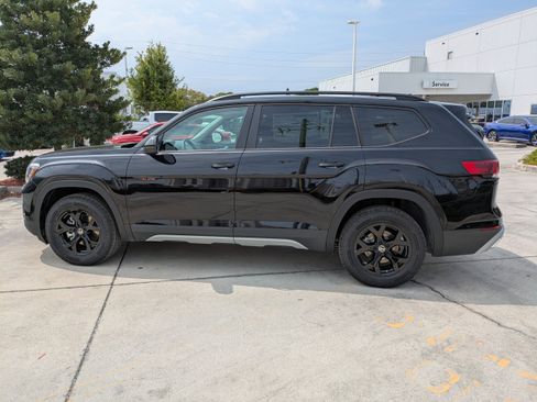 New 2026 Volkswagen Atlas Peak Edition image 7