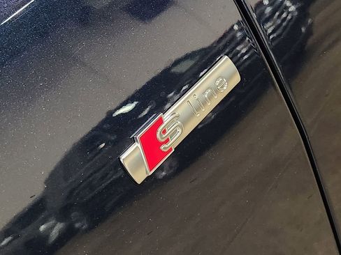 Used 2025 Audi Q8 Premium Plus image 28