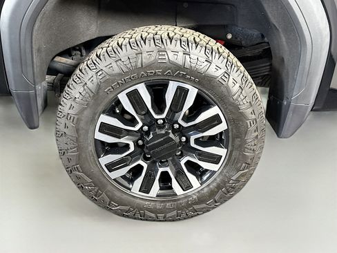 Used 2024 GMC Sierra 3500 Denali Ultimate AWD/4WD image 36