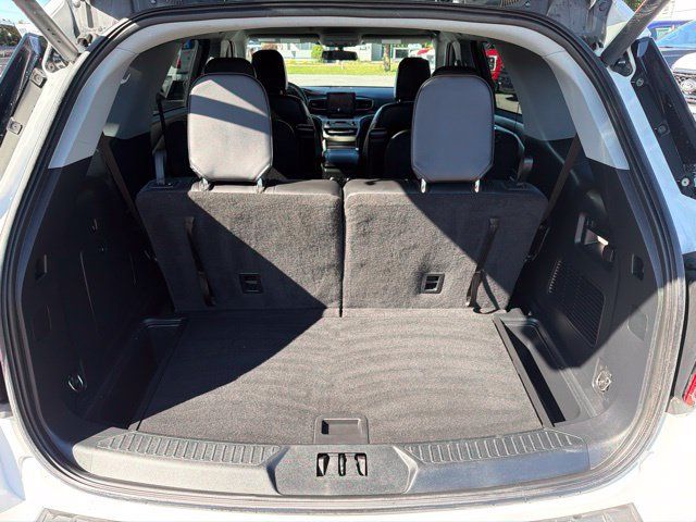 Used 2022 Ford Explorer XLT w/ Equipment Group 202A AWD/4WD image 43