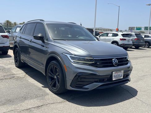 Certified 2023 Volkswagen Tiguan SE R-Line FWD image 29