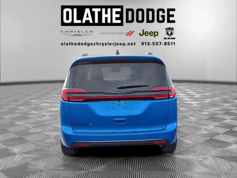 New 2026 Chrysler Pacifica Select image 26