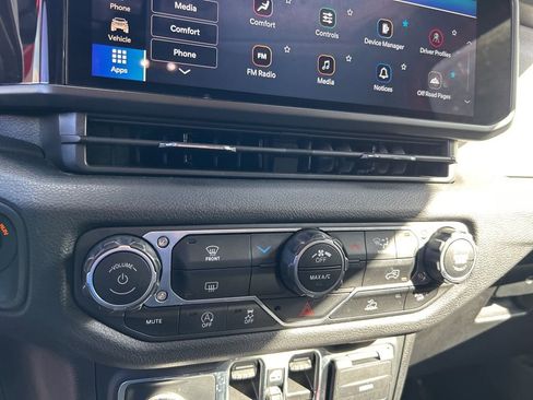 Certified 2024 Jeep Wrangler Sport S image 40