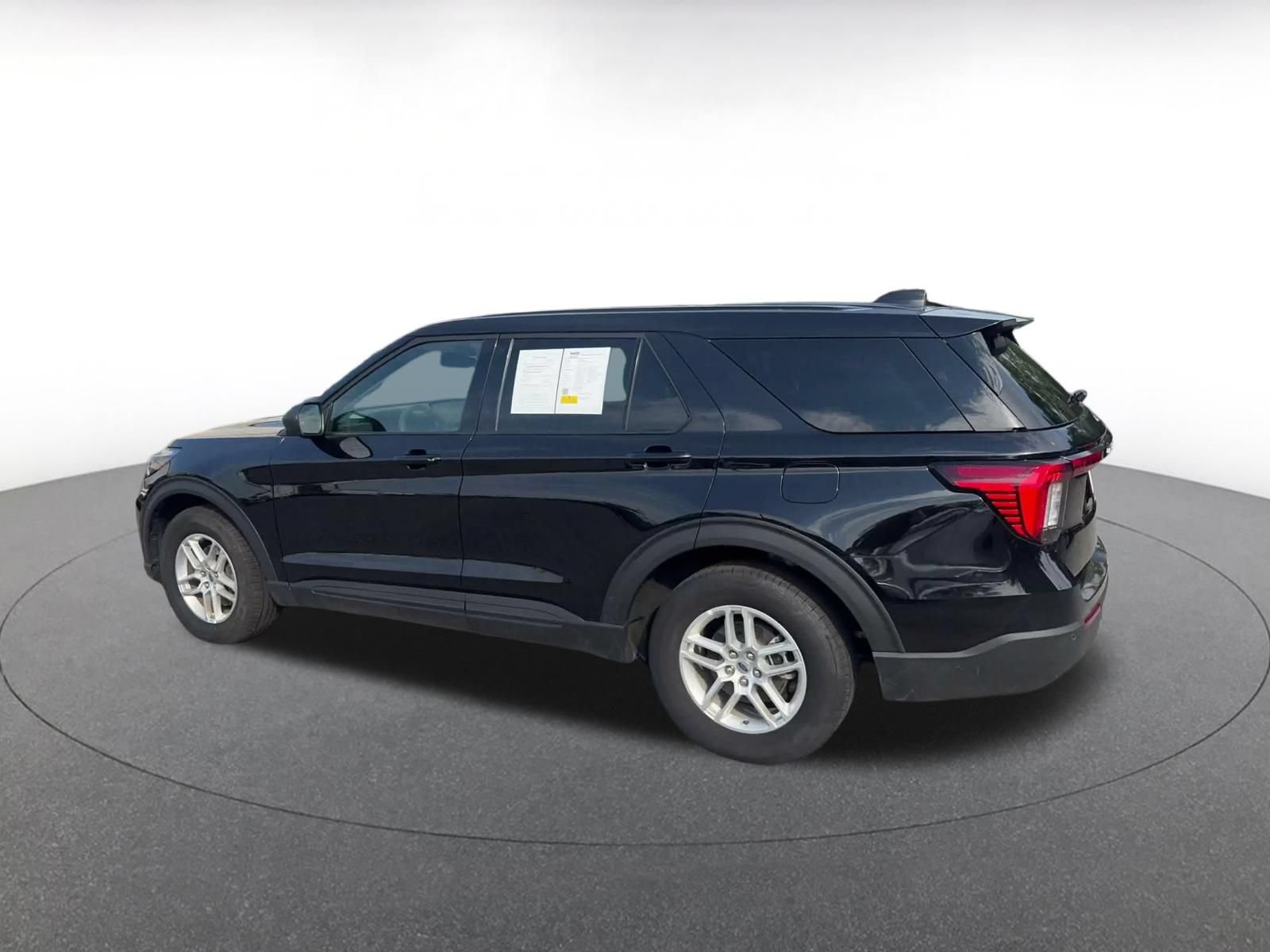Used 2026 Ford Explorer Active RWD image 8
