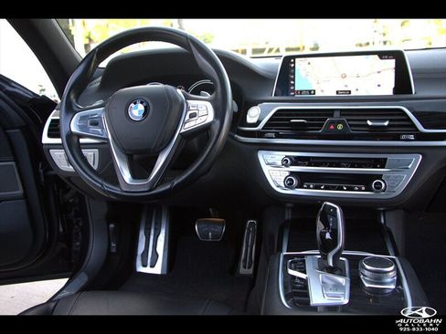 Used 2019 BMW 740i w/ M Sport Package RWD image 40