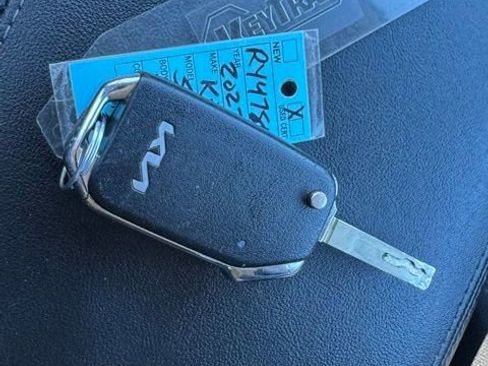 Used 2023 Kia Sorento LX image 33