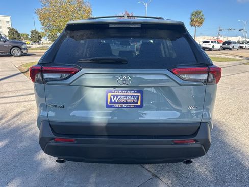 Used 2019 Toyota RAV4 XLE w/ Convenience Package image 4