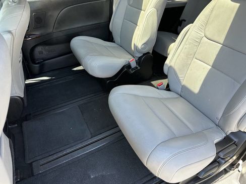 Used 2017 Toyota Sienna Limited Premium AWD/4WD image 18
