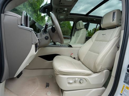 Used 2024 Cadillac Escalade Sport Platinum w/ LPO, ONYX Package AWD/4WD image 13