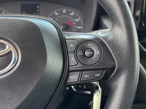 Used 2025 Toyota Corolla LE FWD image 27