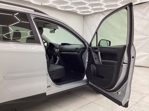 Used 2014 Subaru Forester 2.5i Limited AWD/4WD image 17