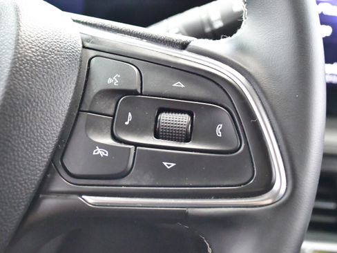 Used 2025 Buick Encore GX Preferred AWD/4WD image 23