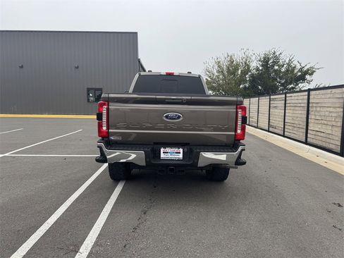 Certified 2023 Ford F250 Lariat w/ Chrome Package image 4