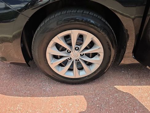 Used 2015 Toyota Camry LE FWD image 23