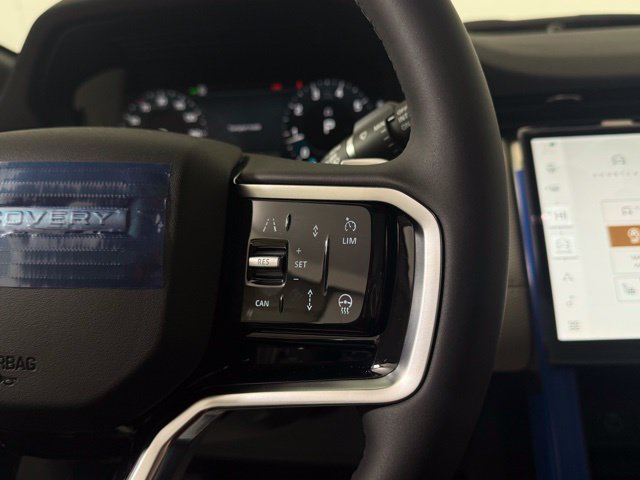 Certified 2025 Land Rover Discovery Sport Dynamic SE AWD/4WD image 35