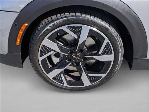 Certified 2025 MINI Cooper 2-Door Hardtop FWD image 22