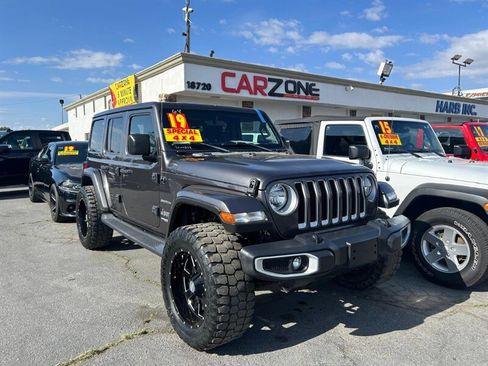 Used 2019 Jeep Wrangler Unlimited Sahara w/ Uconnect 4C Nav & Sound Group AWD/4WD image 3