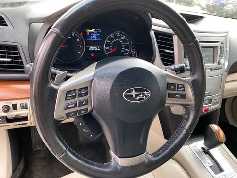 Used 2013 Subaru Outback 2.5i Limited w/ Moonroof Pkg AWD/4WD image 12
