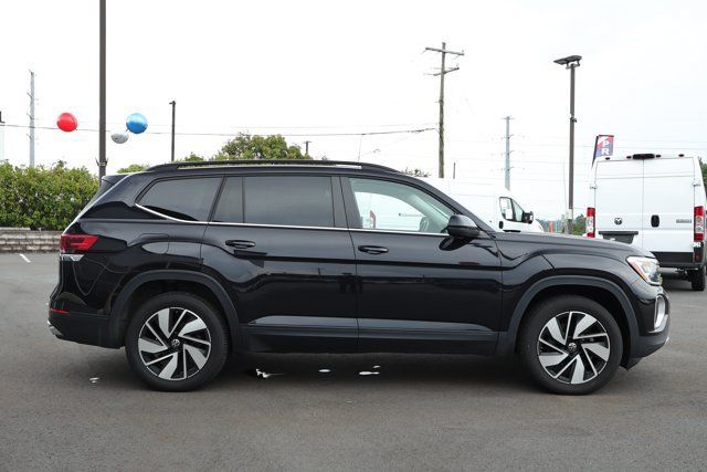 Used 2024 Volkswagen Atlas SE AWD/4WD image 4