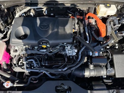 Used 2023 Toyota Crown XLE image 17