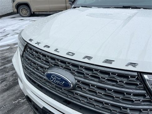Used 2022 Ford Explorer XLT w/ Equipment Group 202A image 30