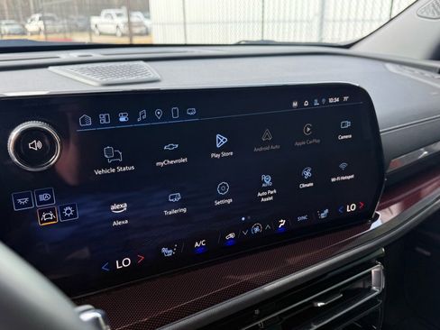 Used 2025 Chevrolet Traverse Z71 w/ Enhanced Driving Package image 16