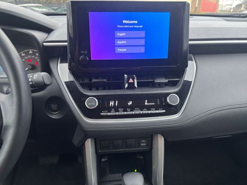 Used 2025 Toyota Corolla Cross LE image 18