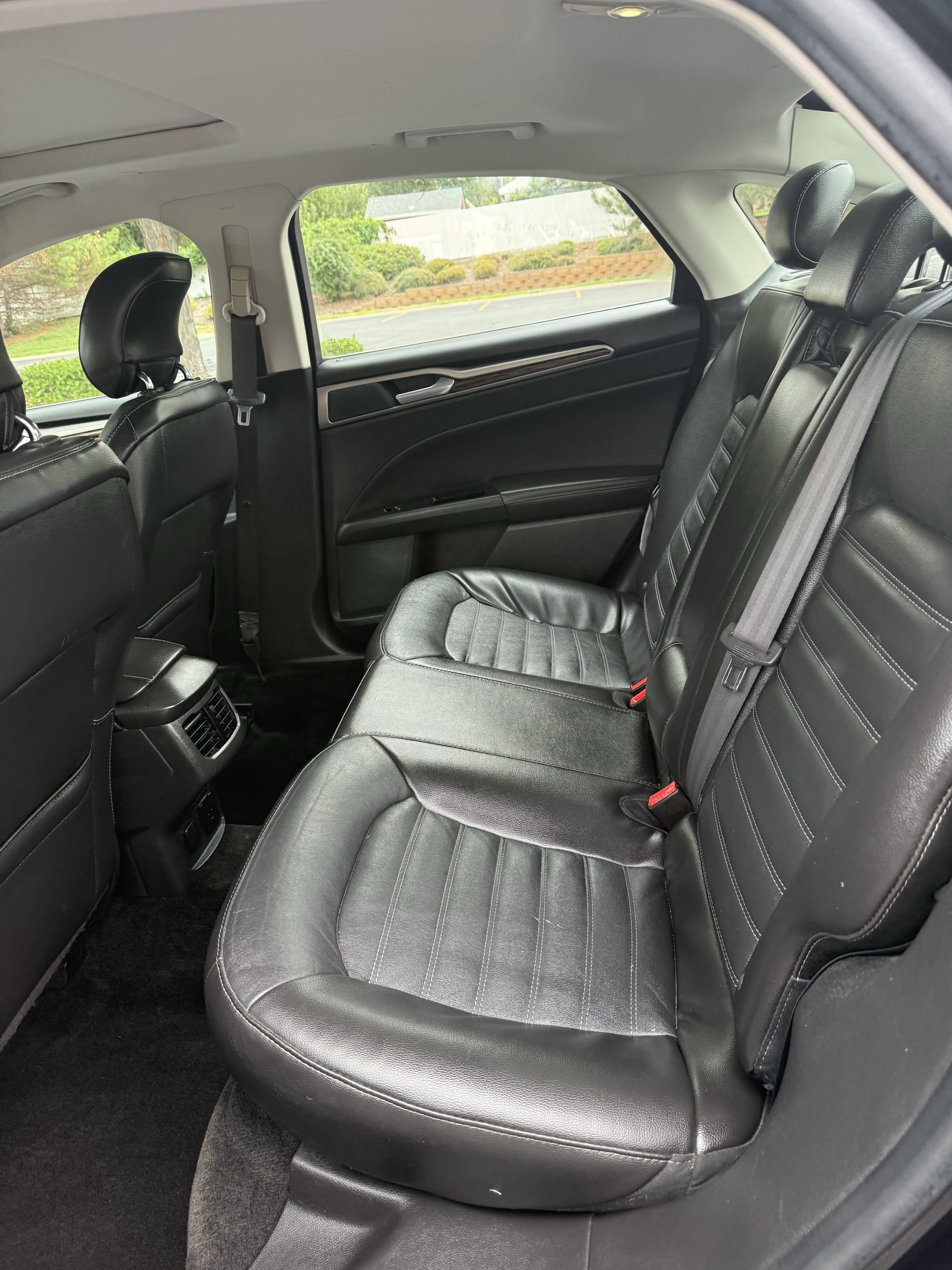 Used 2014 Ford Fusion SE w/ Equipment Group 202A FWD image 11