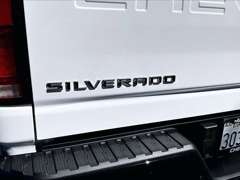 Used 2025 Chevrolet Silverado 2500 ZR2 w/ Technology Package image 30