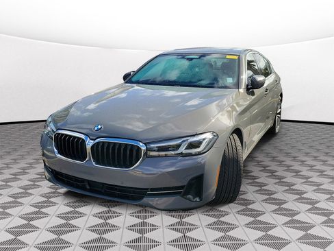 Certified 2022 BMW 530i w/ Premium Package image 3
