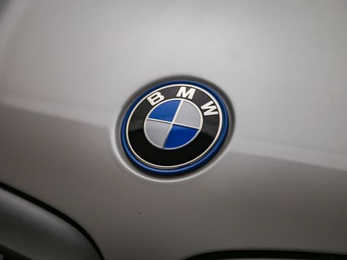 Used 2024 BMW X5 xDrive50e w/ Premium Package AWD/4WD image 9