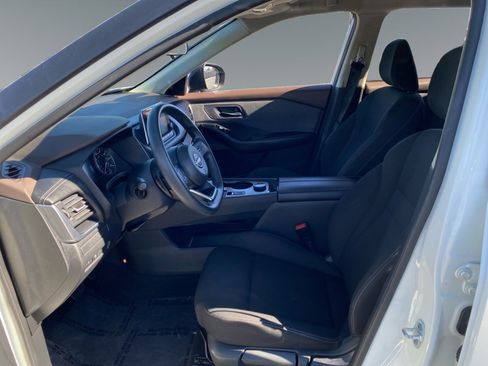 Used 2023 Nissan Rogue S AWD/4WD image 9
