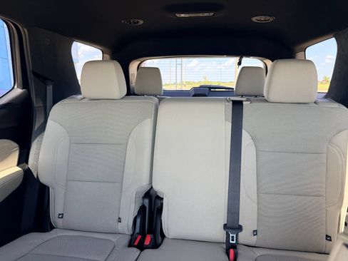 Used 2022 Chevrolet Traverse LS FWD image 19