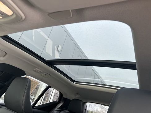 Certified 2025 Volvo XC40 B5 Plus image 27