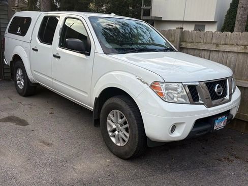 Used 2018 Nissan Frontier SV AWD/4WD image 1