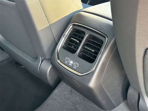 New 2025 VinFast VF 8 Plus image 18