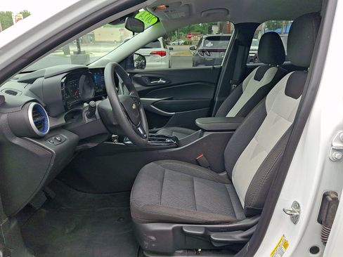 Used 2024 Chevrolet Trax LS FWD image 13