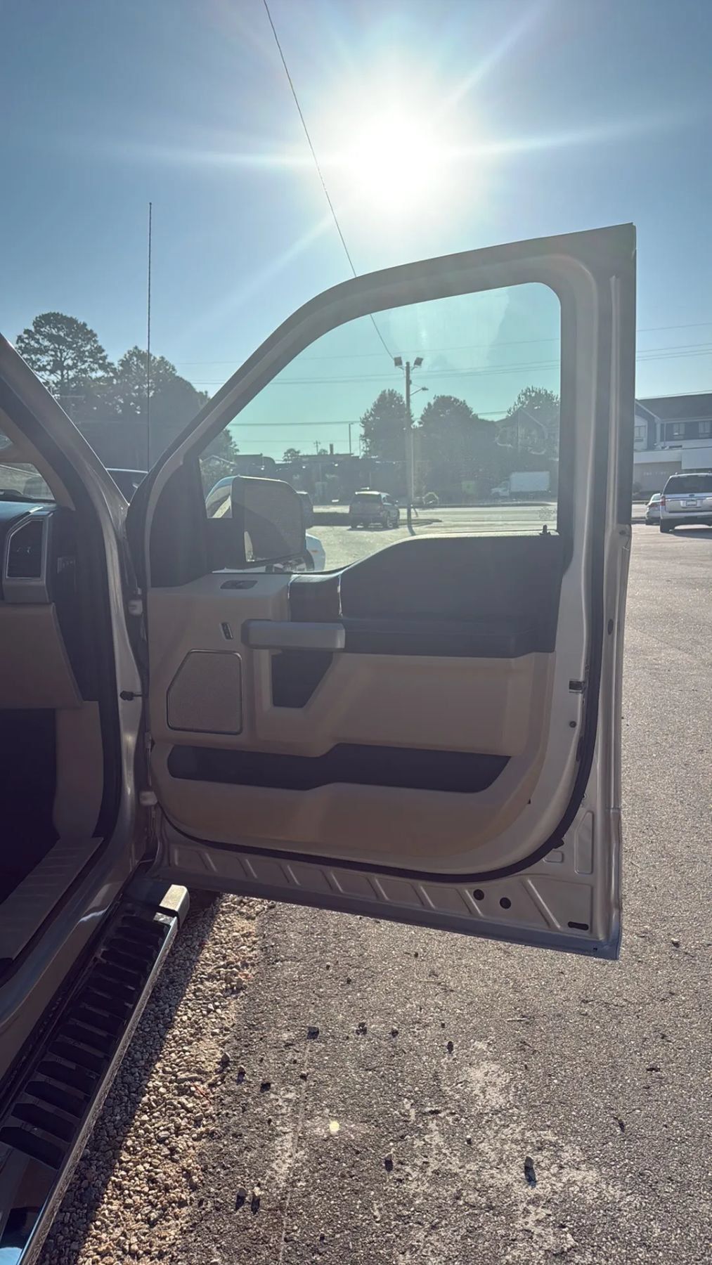 Used 2017 Ford F150 Lariat w/ Equipment Group 502A Luxury AWD/4WD image 16