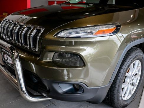 Used 2015 Jeep Cherokee Latitude AWD/4WD image 9