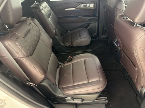 Certified 2025 Ford Explorer Platinum w/ Ultimate Package AWD/4WD image 30