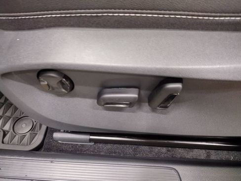 New 2025 Volkswagen Taos SEL image 19