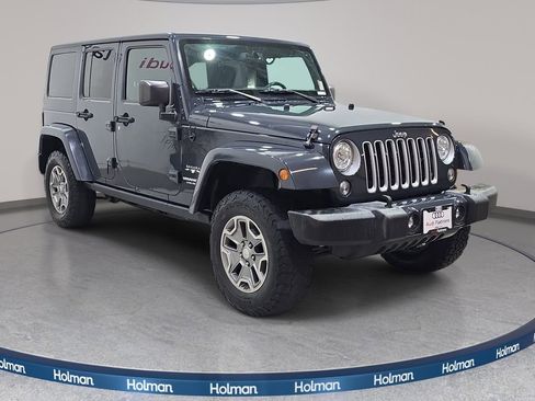 Used 2017 Jeep Wrangler Unlimited Sahara w/ Connectivity Group AWD/4WD image 4
