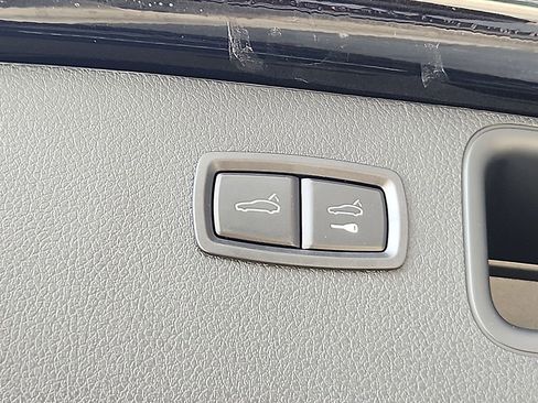 Certified 2025 Porsche Macan image 29