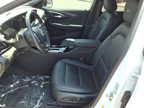 Used 2024 Buick Envista Sport Touring w/ Convenience I Package FWD image 20