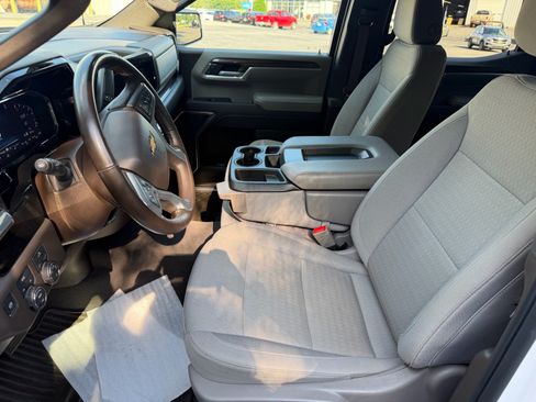 Used 2025 Chevrolet Silverado 1500 LT AWD/4WD image 32