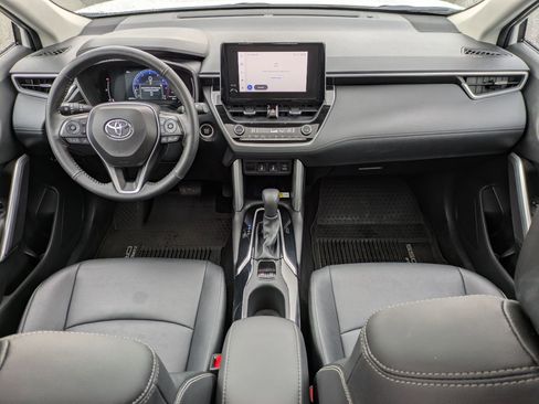 Certified 2023 Toyota Corolla Cross XLE image 17