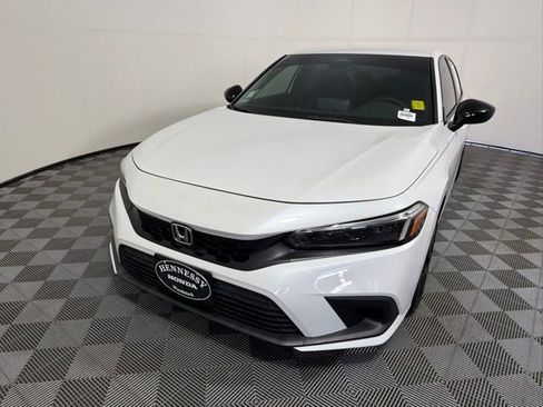 Used 2023 Honda Civic Sport image 2