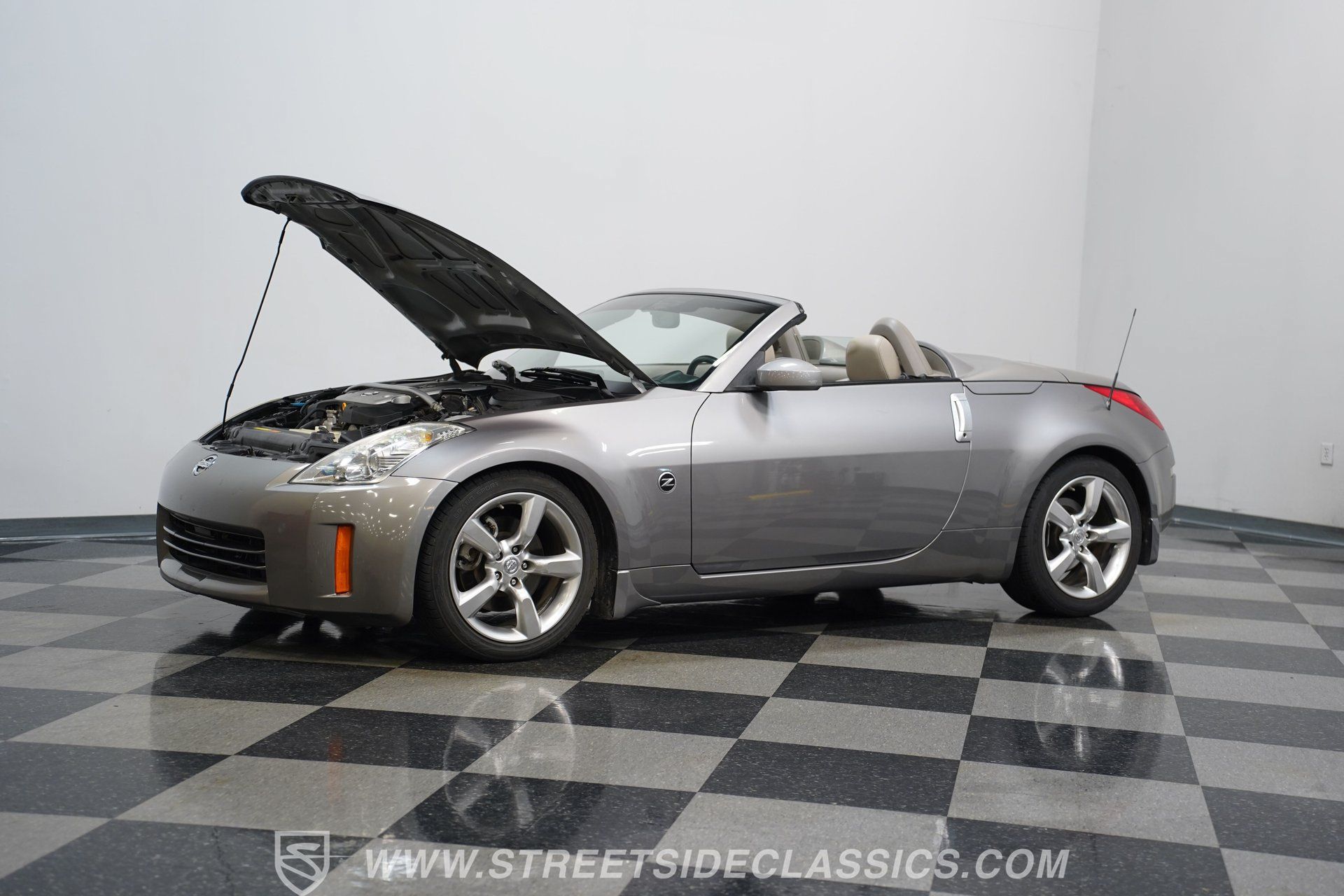 Used 2007 Nissan 350Z Touring RWD image 31