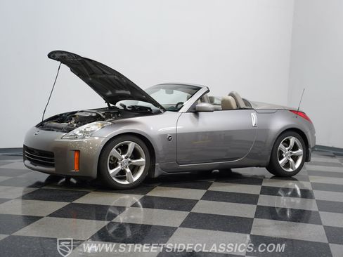 Used 2007 Nissan 350Z Touring RWD image 31